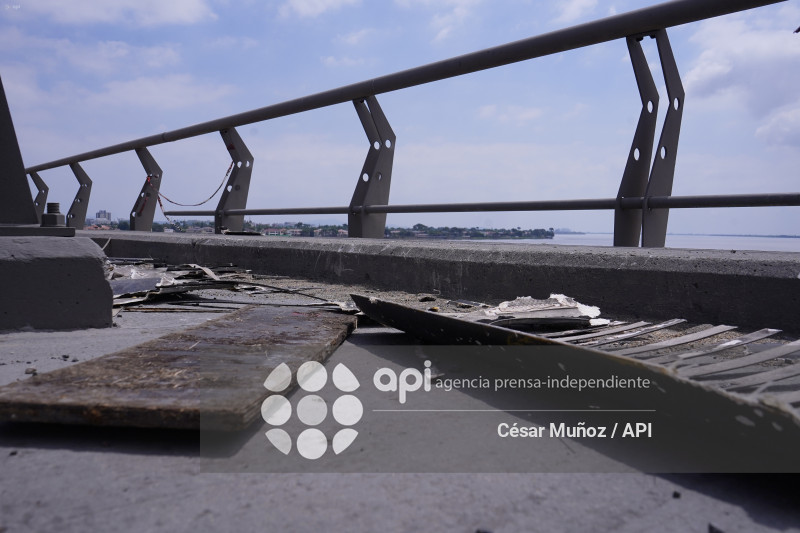 GYE-PUENTE SIN BARANDAS