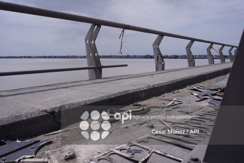 GYE-PUENTE SIN BARANDAS