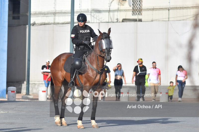 MANTA-MILITARES-POLICIAS-ESTADIO-JOCAY