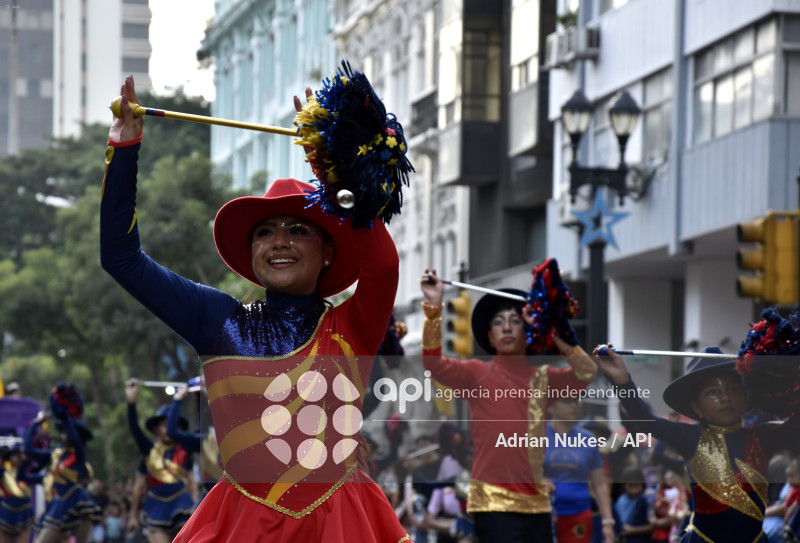 GYE-DESFILE ALEGORICO