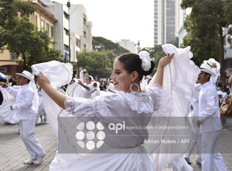 GYE-DESFILE ALEGORICO