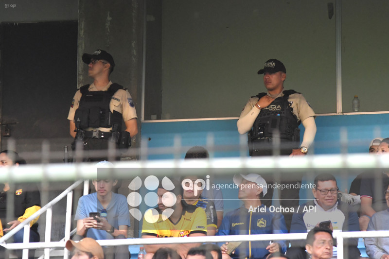MANTA-MILITARES-POLICIAS-ESTADIO-JOCAY
