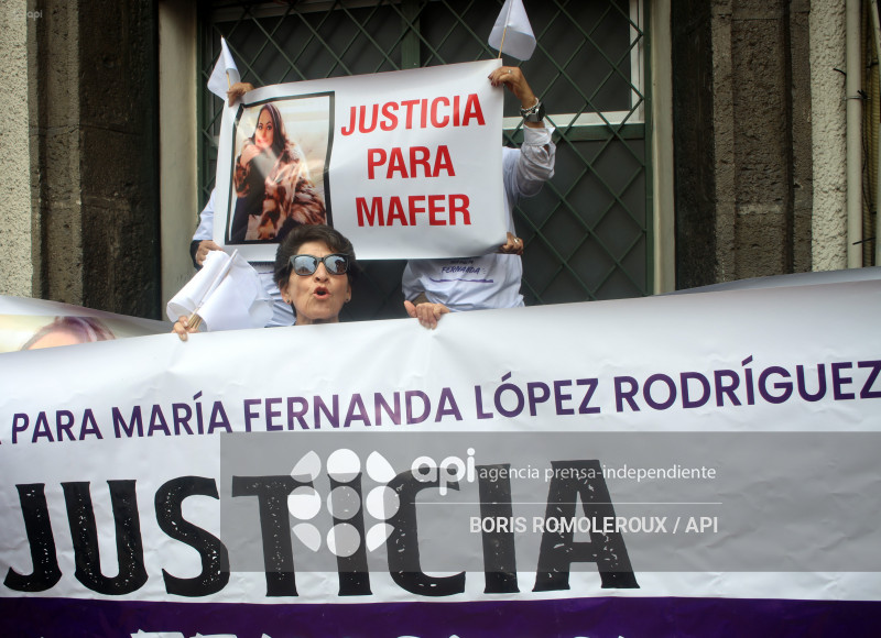 CUENCA-PLANTON-CASO MARIA FERNANDA-ASESINADA