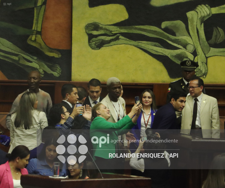 CONDECORACION NINO MOI ASAMBLEA