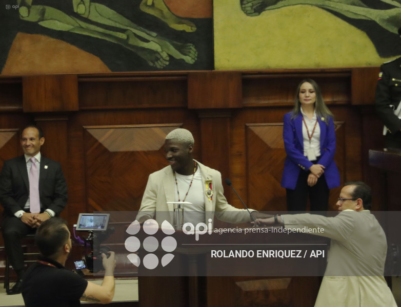 CONDECORACION NINO MOI ASAMBLEA