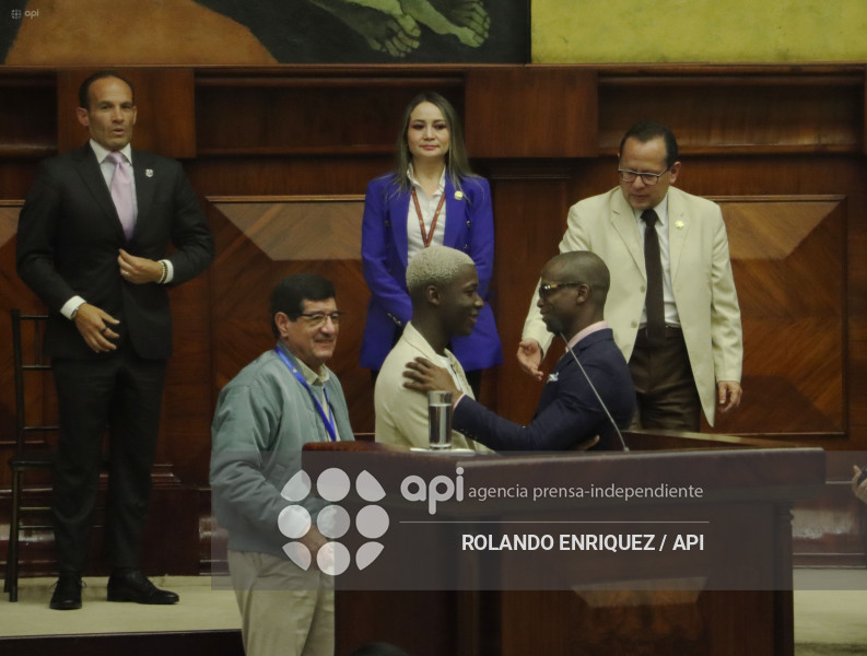 CONDECORACION NINO MOI ASAMBLEA