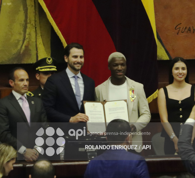 CONDECORACION NINO MOI ASAMBLEA