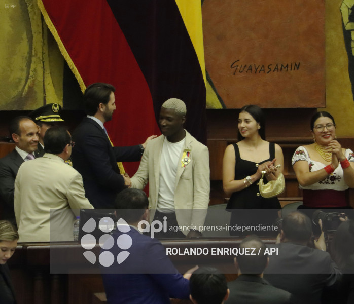 CONDECORACION NINO MOI ASAMBLEA