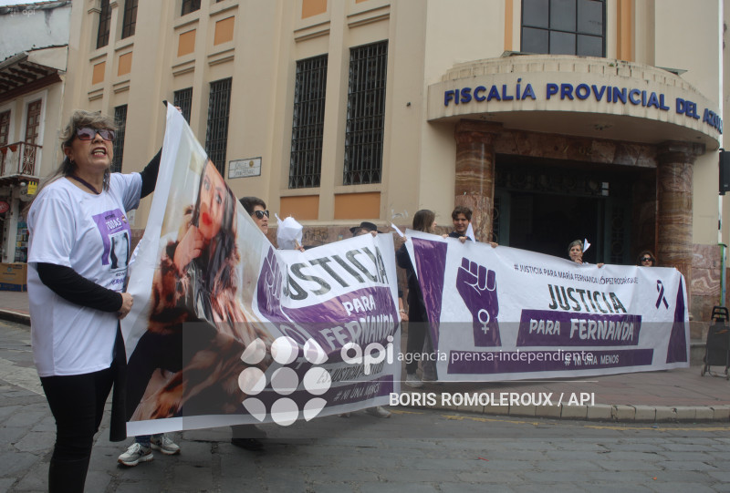 CUENCA-PLANTON-CASO MARIA FERNANDA-ASESINADA