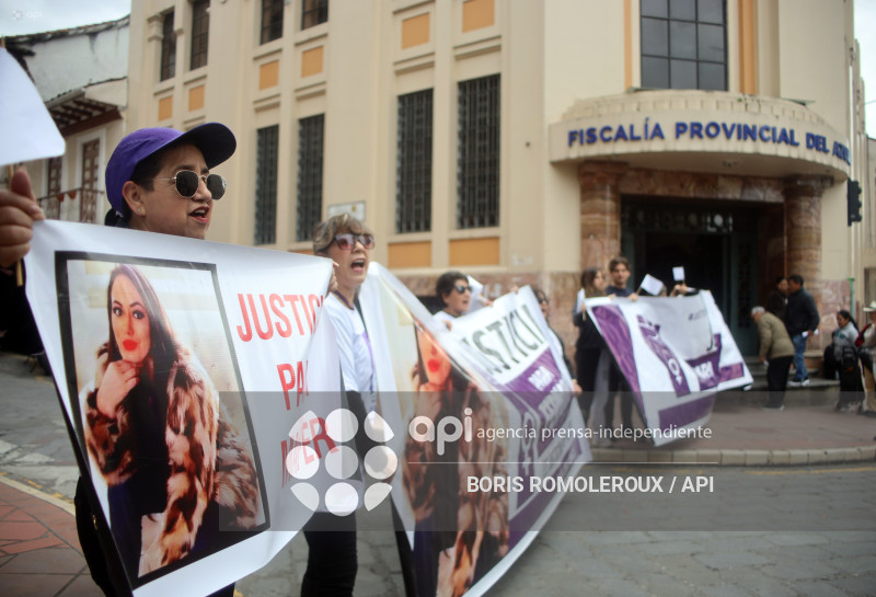 CUENCA-PLANTON-CASO MARIA FERNANDA-ASESINADA