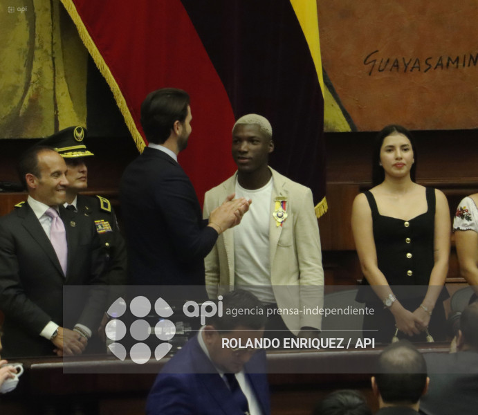 CONDECORACION NINO MOI ASAMBLEA