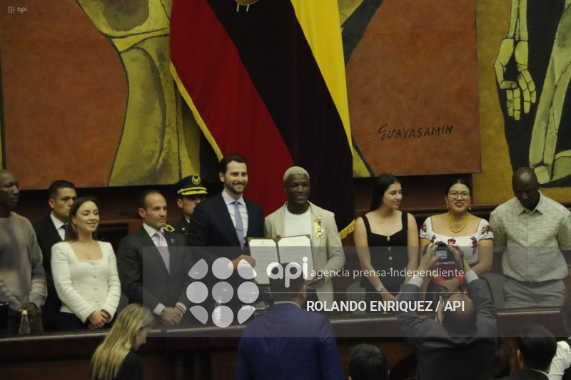 CONDECORACION NINO MOI ASAMBLEA