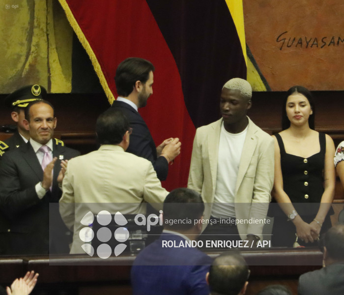 CONDECORACION NINO MOI ASAMBLEA