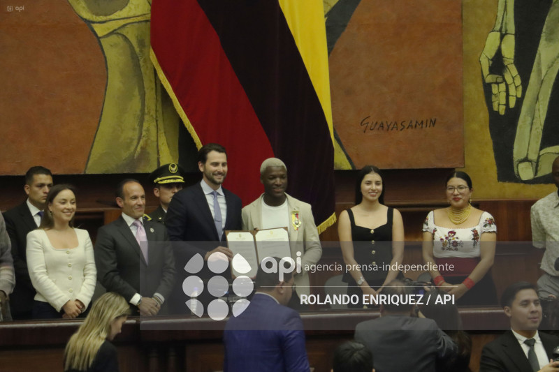 CONDECORACION NINO MOI ASAMBLEA