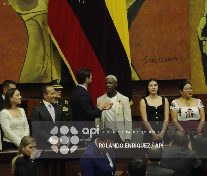 CONDECORACION NINO MOI ASAMBLEA