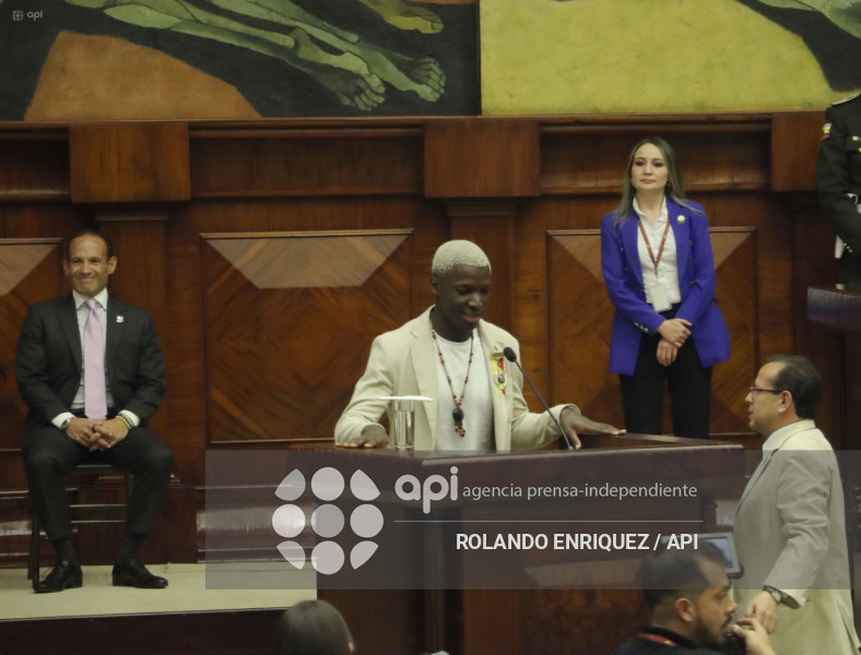 CONDECORACION NINO MOI ASAMBLEA