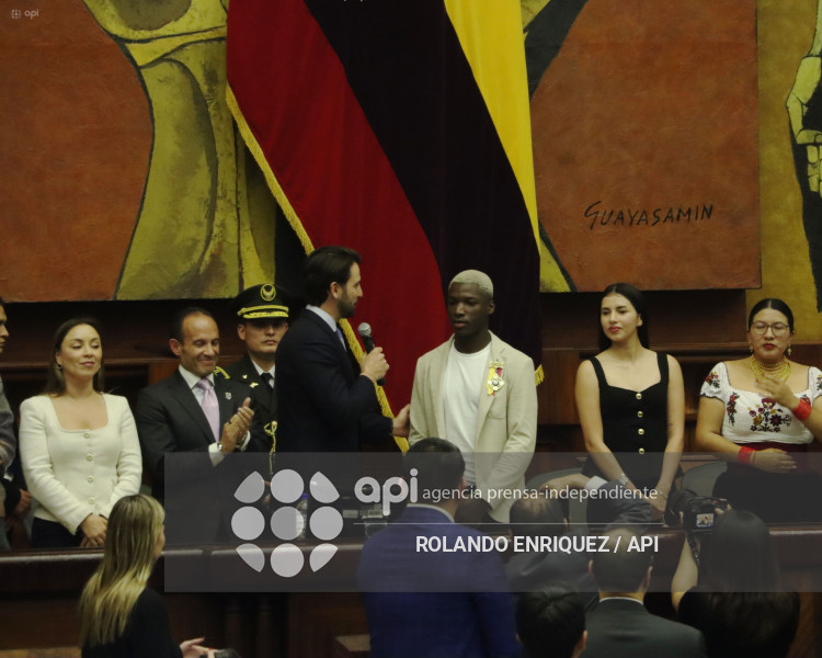 CONDECORACION NINO MOI ASAMBLEA