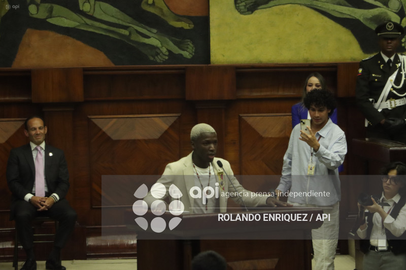 CONDECORACION NINO MOI ASAMBLEA