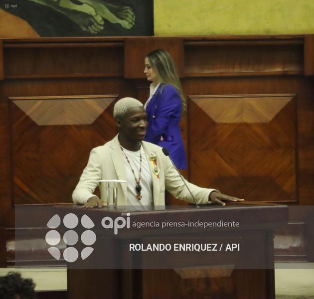 CONDECORACION NINO MOI ASAMBLEA