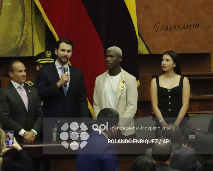 CONDECORACION NINO MOI ASAMBLEA