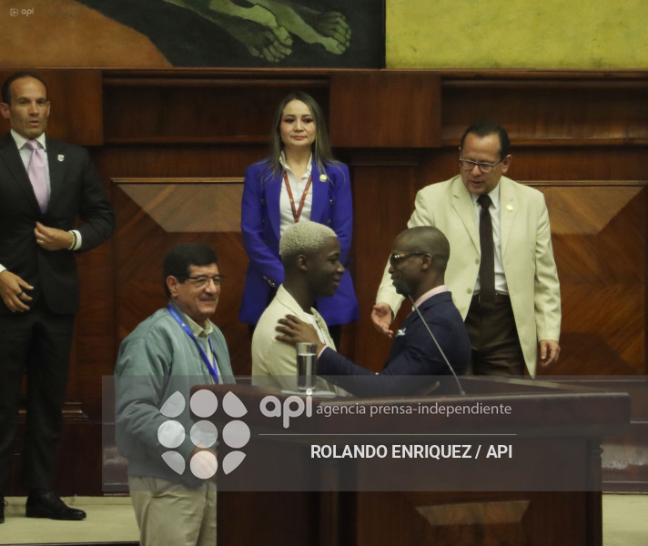 CONDECORACION NINO MOI ASAMBLEA