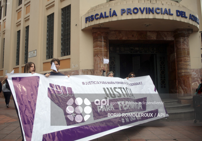 CUENCA-PLANTON-CASO MARIA FERNANDA-ASESINADA