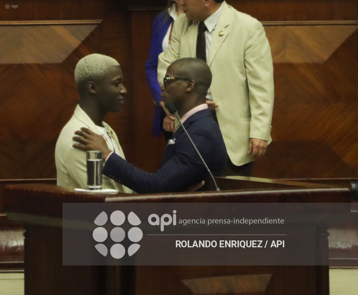 CONDECORACION NINO MOI ASAMBLEA