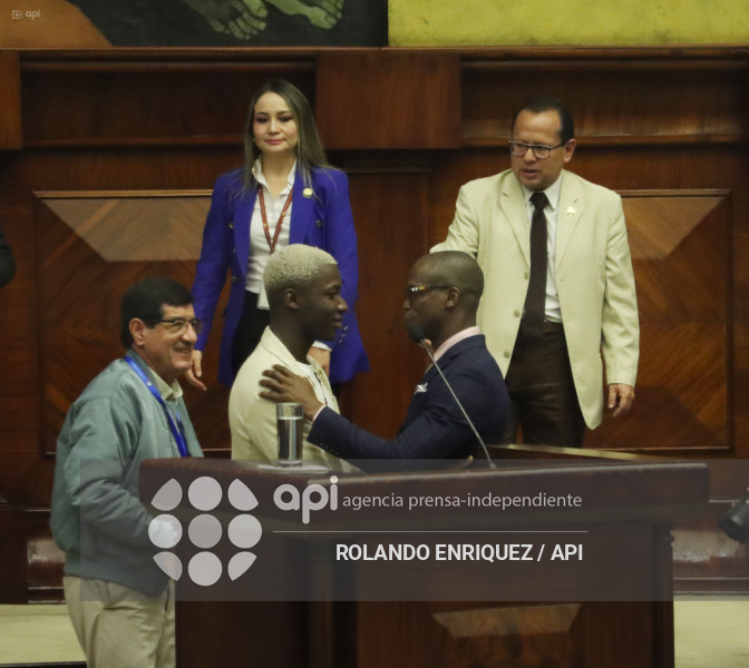 CONDECORACION NINO MOI ASAMBLEA