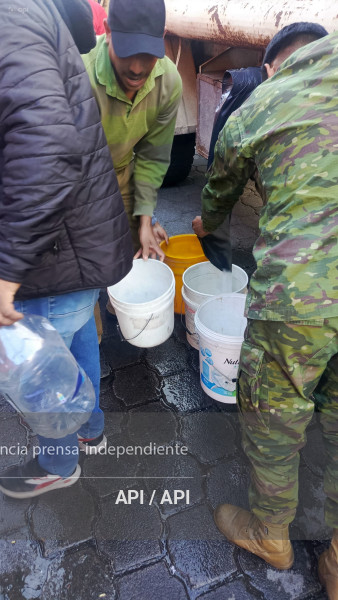 GOBIERNO ENTREGA AGUA AL SUR DE QUITO