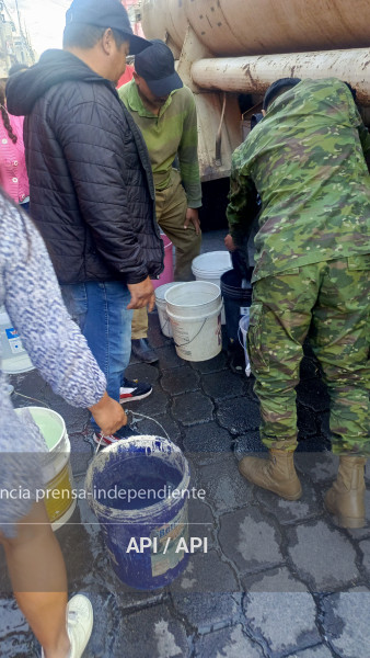 GOBIERNO ENTREGA AGUA AL SUR DE QUITO