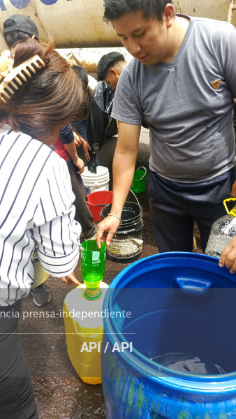 GOBIERNO ENTREGA AGUA AL SUR DE QUITO