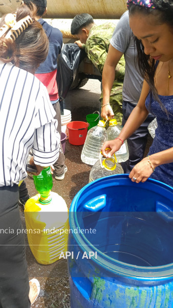GOBIERNO ENTREGA AGUA AL SUR DE QUITO
