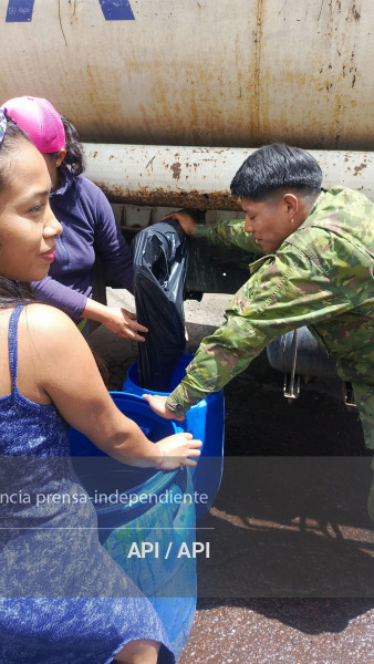 GOBIERNO ENTREGA AGUA AL SUR DE QUITO