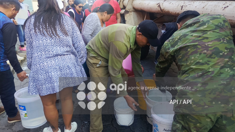 GOBIERNO ENTREGA AGUA AL SUR DE QUITO