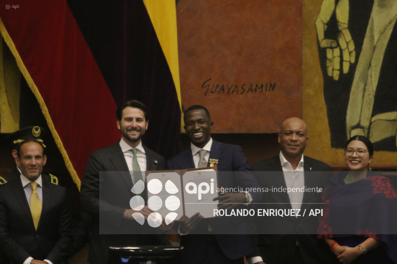 CONDECORACION ASAMBLEA WILLIAM PACHO