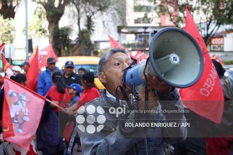 PLANTON TRABAJADORES MIN GOBIERNO