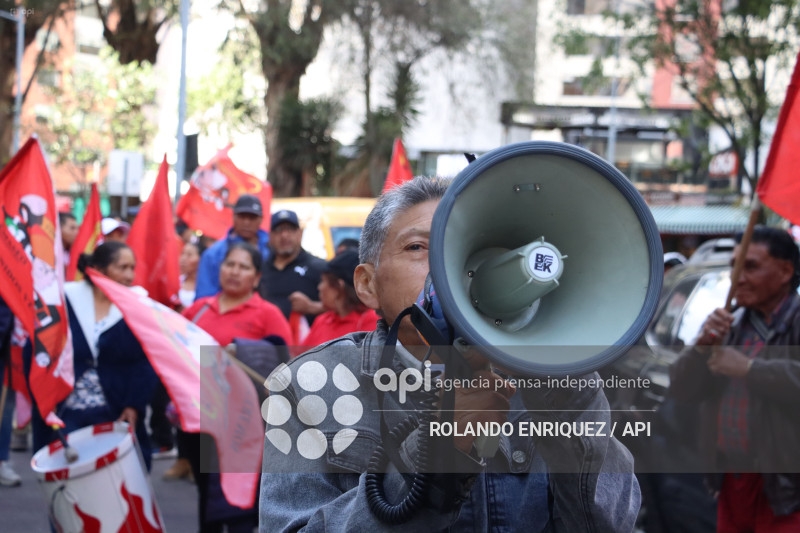 PLANTON TRABAJADORES MIN GOBIERNO
