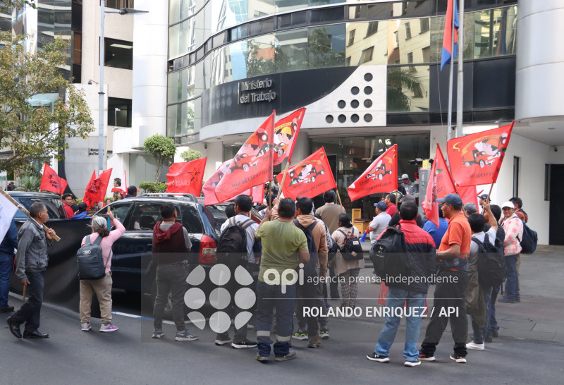 PLANTON TRABAJADORES MIN GOBIERNO