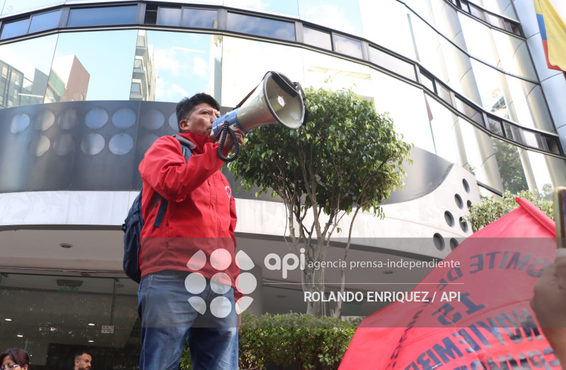 PLANTON TRABAJADORES MIN GOBIERNO