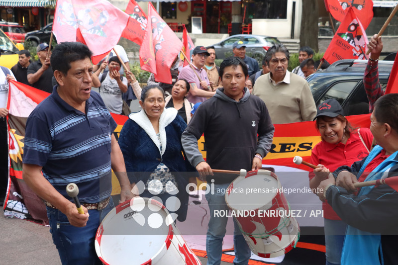 PLANTON TRABAJADORES MIN GOBIERNO