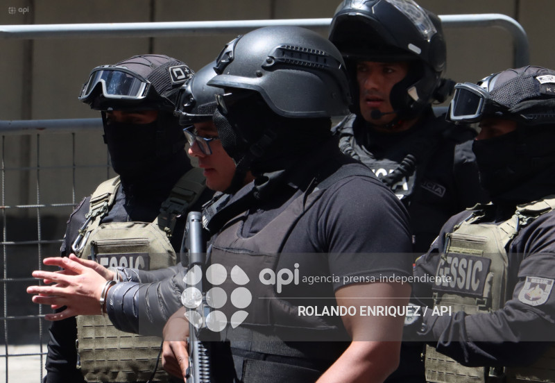 SALCEDO ACUDE A FISCALIA GENERAL