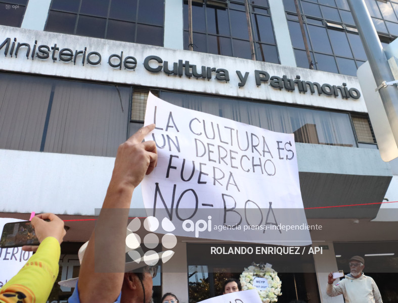 PROTESTA FUSION MINISTERIO CULTURA
