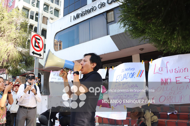 PROTESTA FUSION MINISTERIO CULTURA