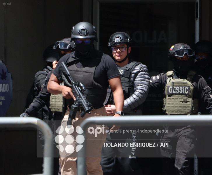 SALCEDO ACUDE A FISCALIA GENERAL