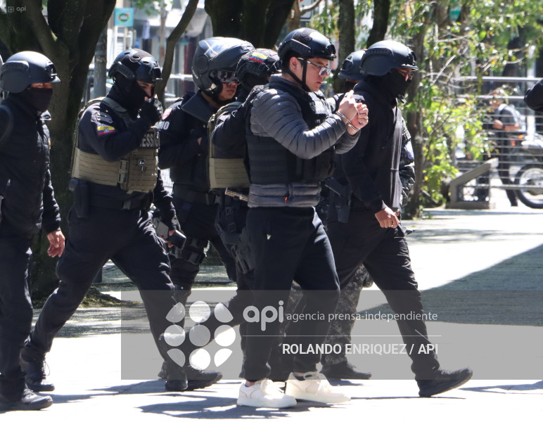 SALCEDO ACUDE A FISCALIA GENERAL