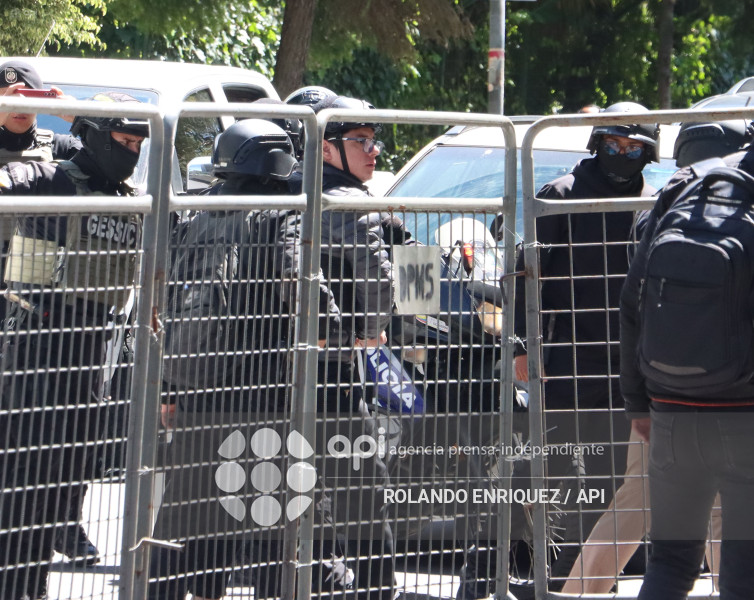 SALCEDO ACUDE A FISCALIA GENERAL