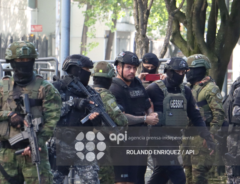 SALCEDO ACUDE A FISCALIA GENERAL