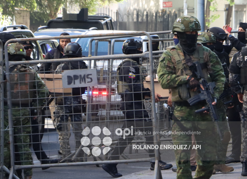 SALCEDO ACUDE A FISCALIA GENERAL