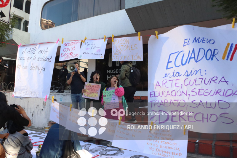 PROTESTA FUSION MINISTERIO CULTURA