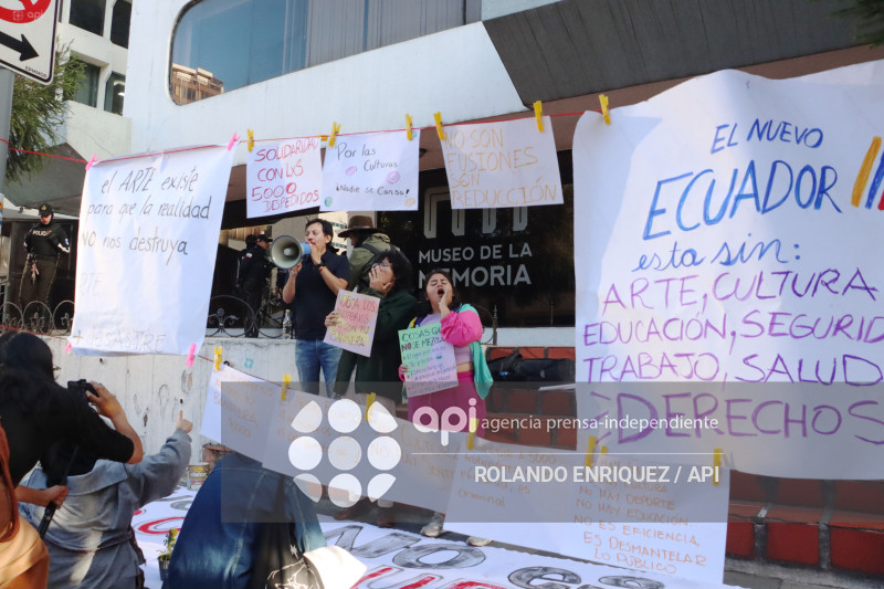 PROTESTA FUSION MINISTERIO CULTURA